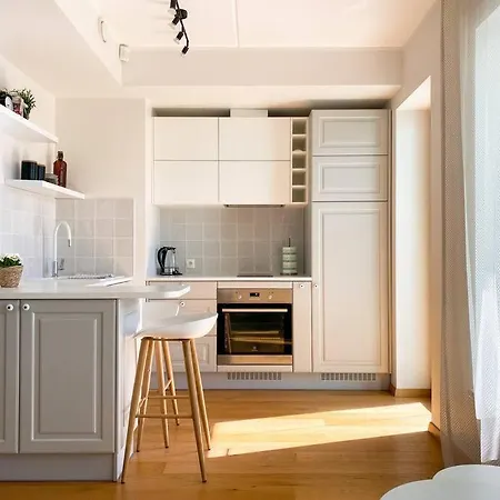 Bright & Peaceful 1bd With Free Underground Parking *