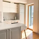 Bright & Peaceful 1bd With Free Underground Parking Apartamento Tallin